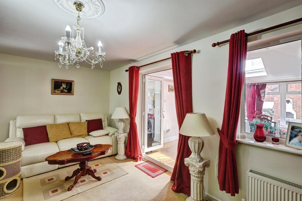 House in Rushden, North Northamptonshire - View 4