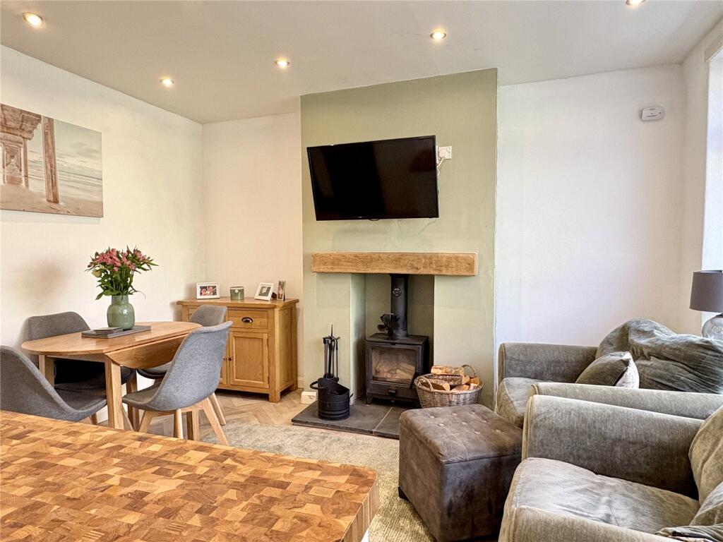 House in Oldham, Greater Manchester - View 4