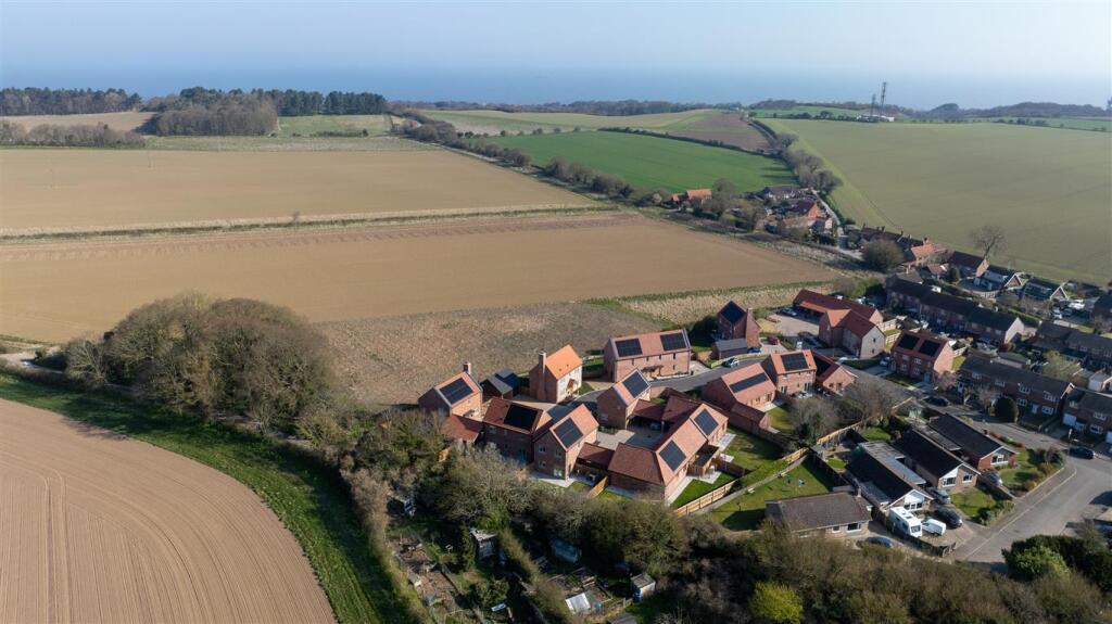 Broadgate Close, Northrepps, Cromer photo 4