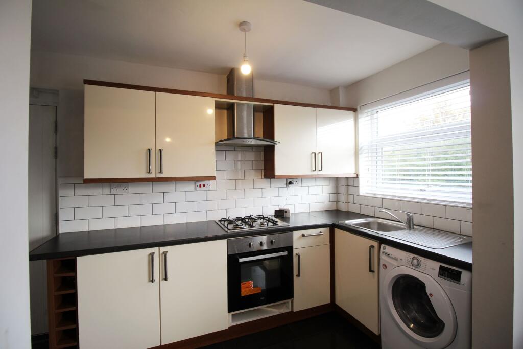 House in Rotherham, Ryecroft, Parkgate - More