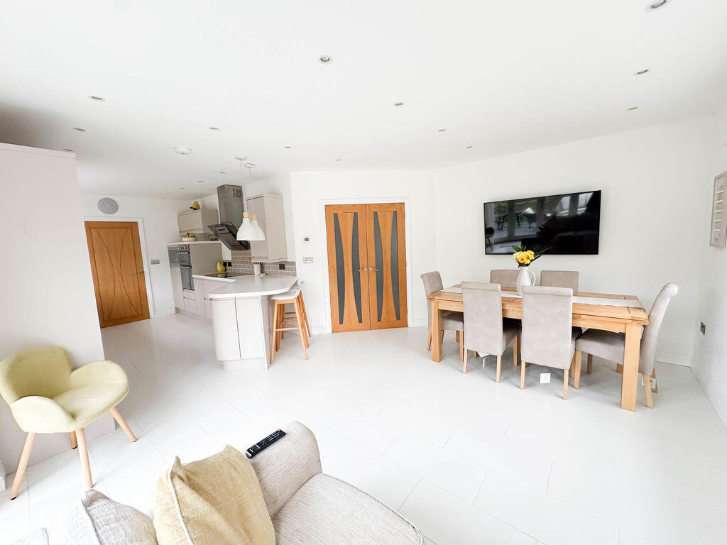 Additional image 3 of Pilton