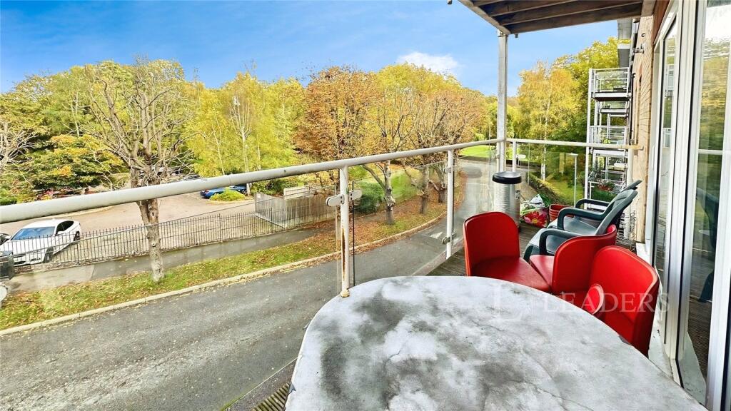 Apartment in Luton - More