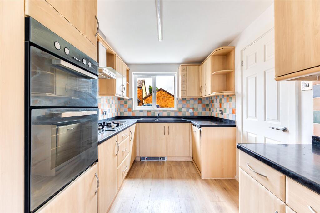 House in Barton-le-Clay, Central Bedfordshire - View 2