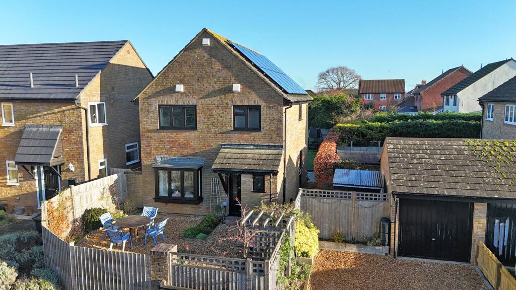 4-bed detached on Heron Close, Sway, Lymington, Hampshire, SO41, £565,000
