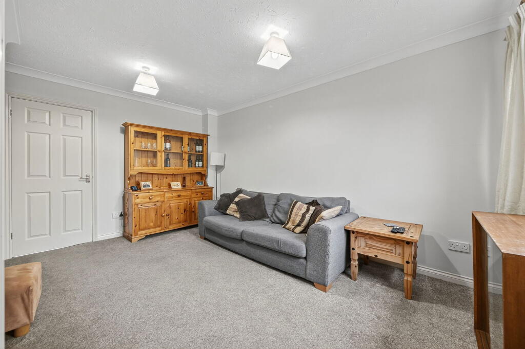Woodbreach Drive, Market Harborough, LE16 7XG photo 3