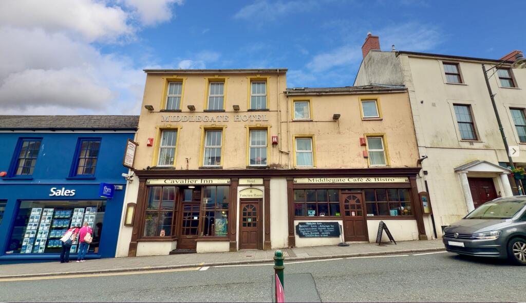 Main image of property: PEMBROKESHIRE – SUBSTANTIAL HOTEL ON BUSY MAIN STREET CLOSE TO MAJOR TOURIST ATTRACTION