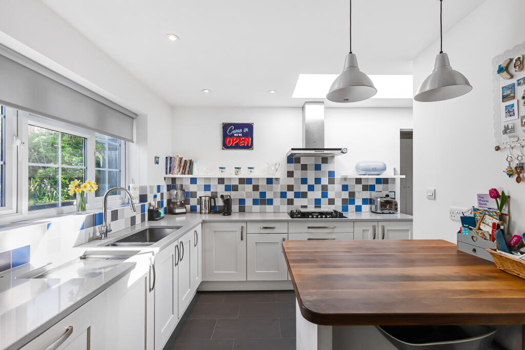 House in Welwyn Hatfield, Hertfordshire - View 3