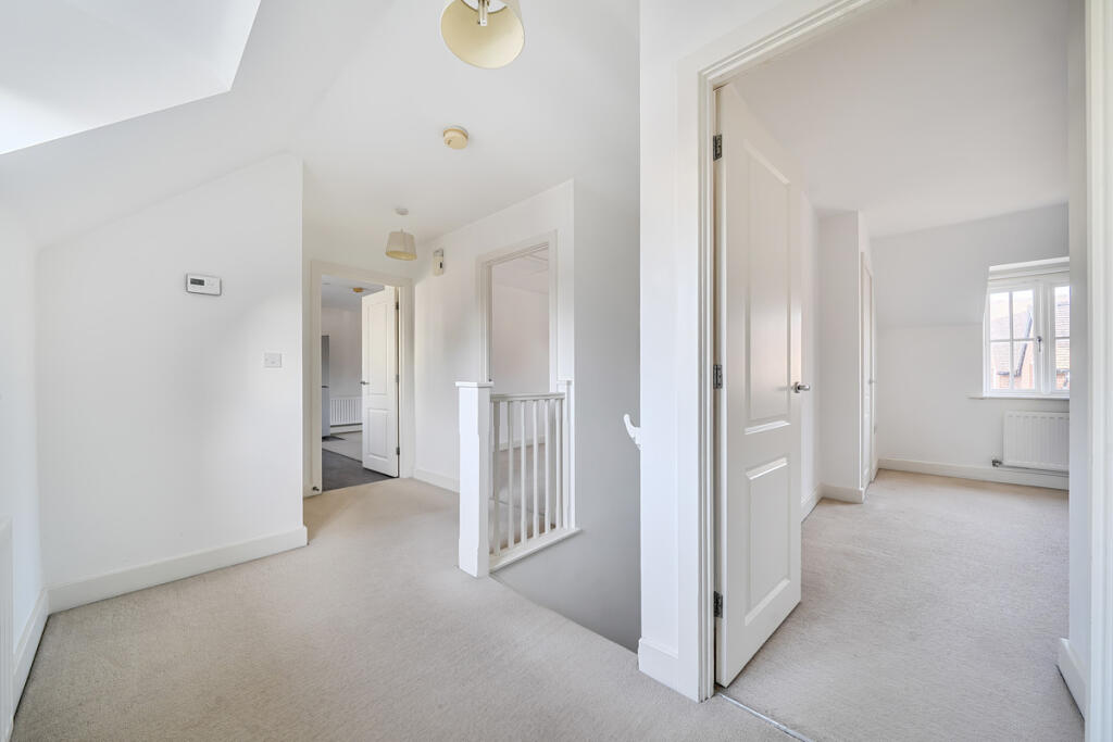 House in Fareham, Whiteley - More