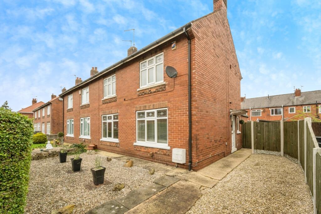 3-bed semi-detached on Wellington Grove, Doncaster, South Yorkshire, DN5, £170,000