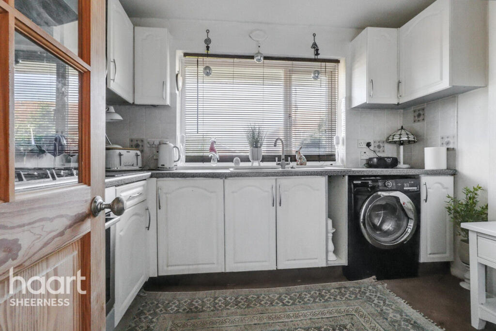 Darlington Drive, Minster on Sea photo 3