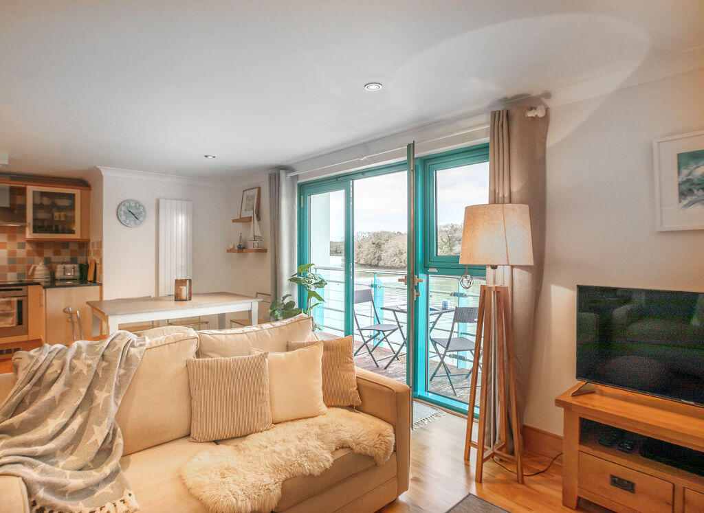 Crabshell Quay, Embankment Road, Kingsbridge, Devon photo 2