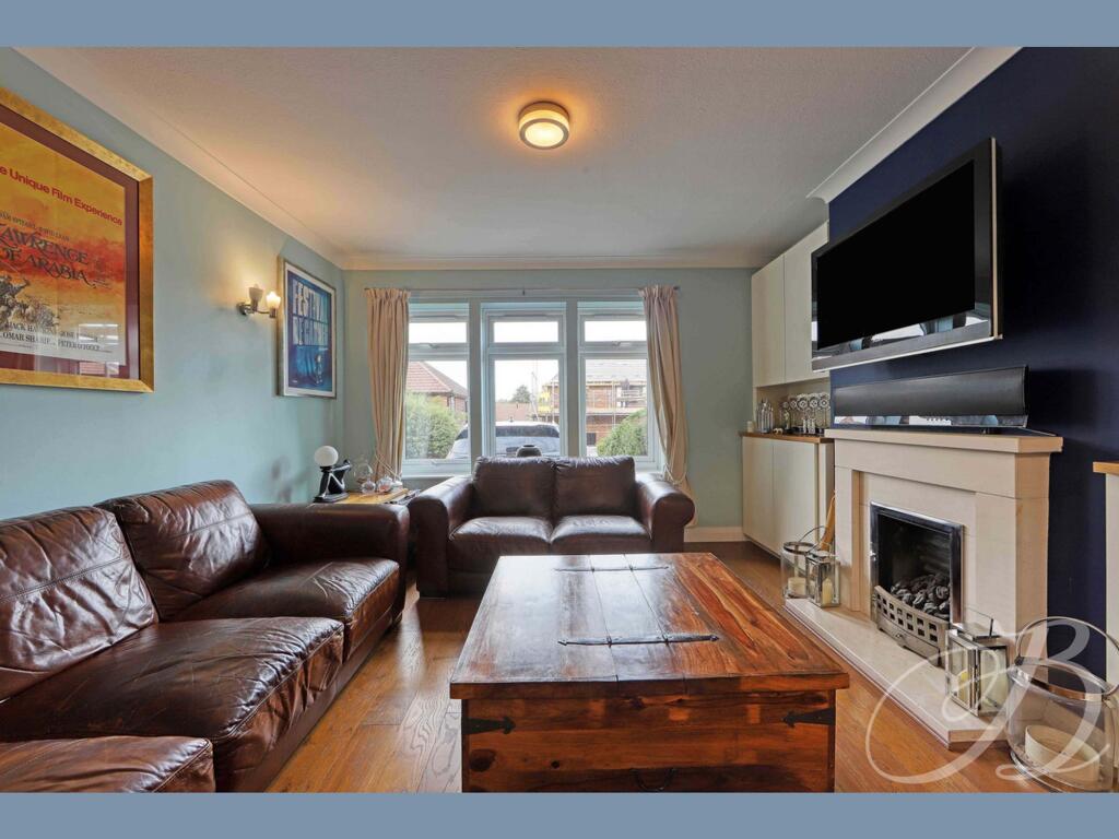 Coxborrow Close, Cookham, SL6 photo 3