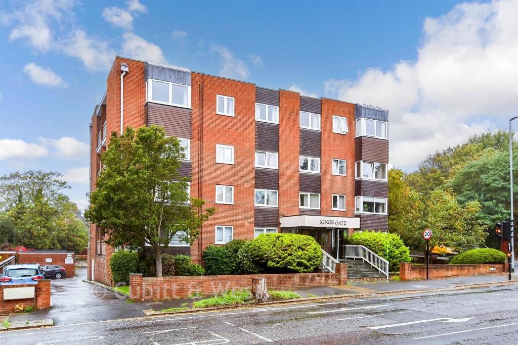 3-bed flat on The Drive, Hove, East Sussex, £485,000