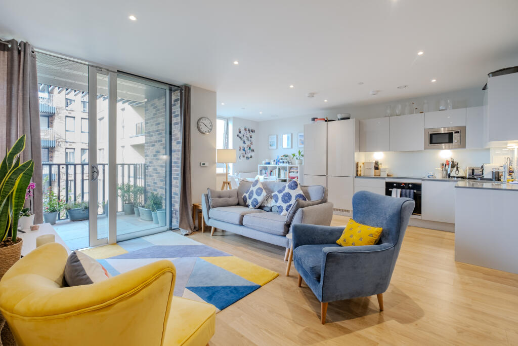 2-bed flat on 81 Plough Lane, London, SW17, £575,000