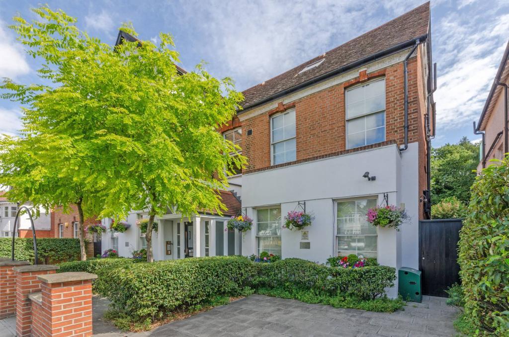 Finchley Road, Hampstead, London, NW3