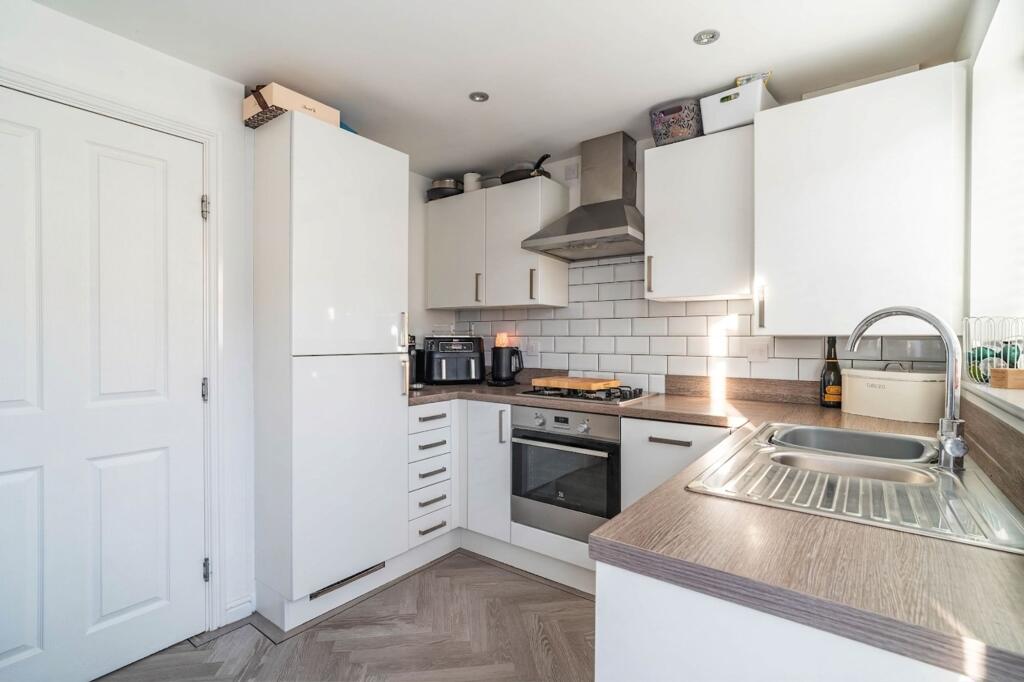 House in Hull, Kingswood - More
