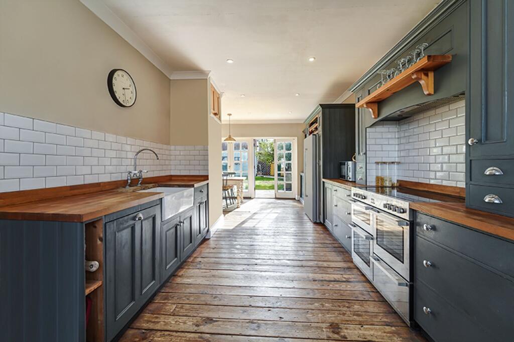 House in Surbiton, Tolworth - View 4