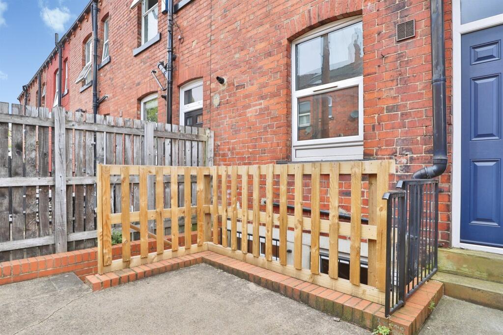 House in Leeds, West Yorkshire - View 3