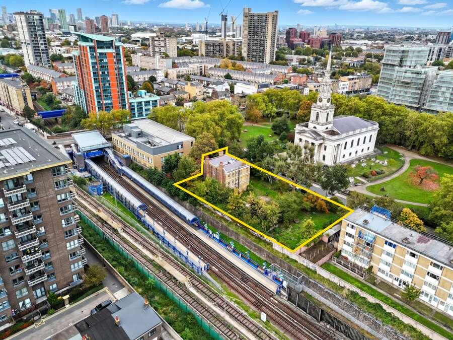 Main image of property: Newby Place, Poplar, London, E14 0EY