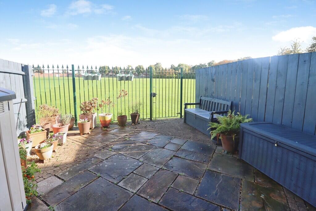 House in Lincoln - View 4