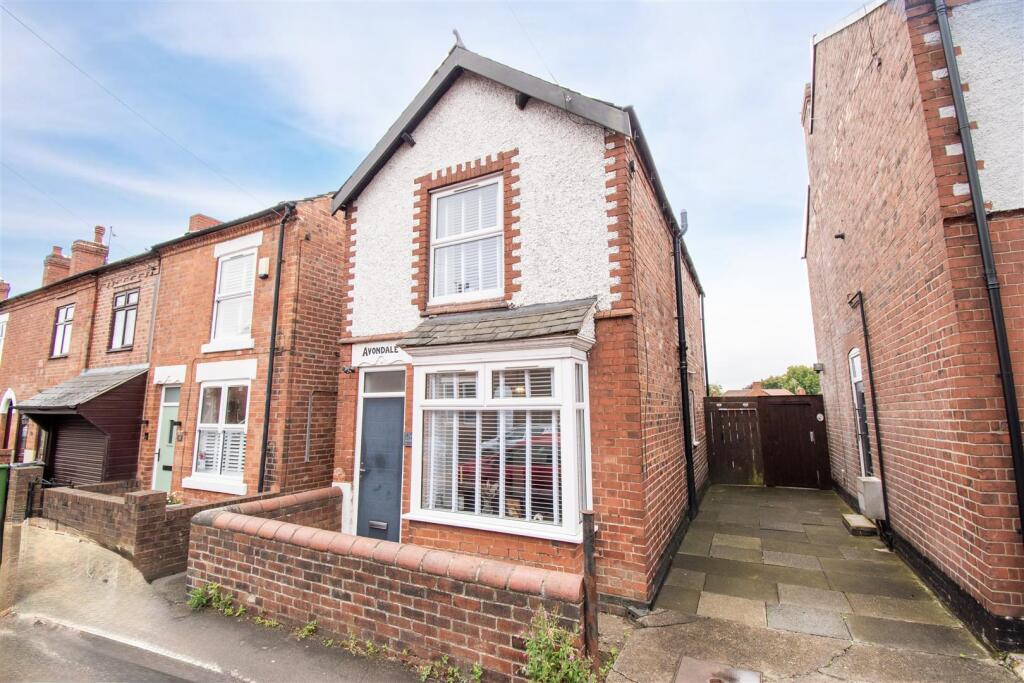 3-bed detached on Heath Road, Ripley, £180,000