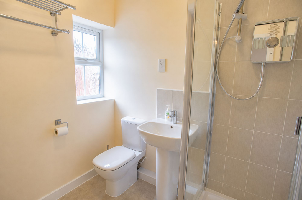 Apartment in Swindon, Woodshaw, Wiltshire - More