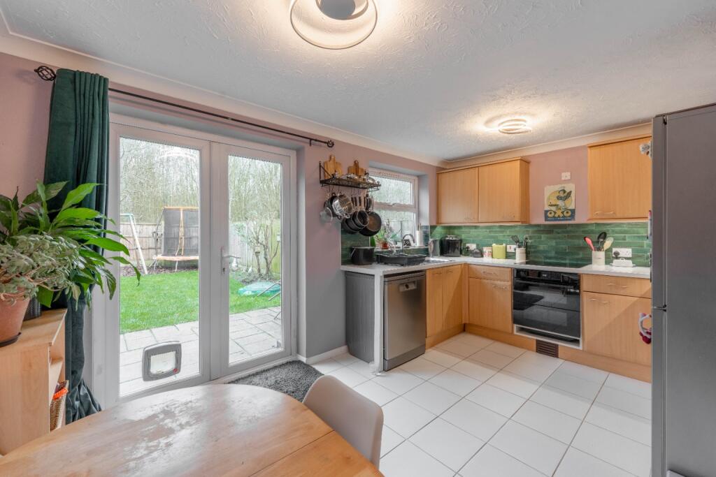 De la Haye Close, Papworth Everard, Cambridge, Cambridgeshire, CB23 3UU photo 3