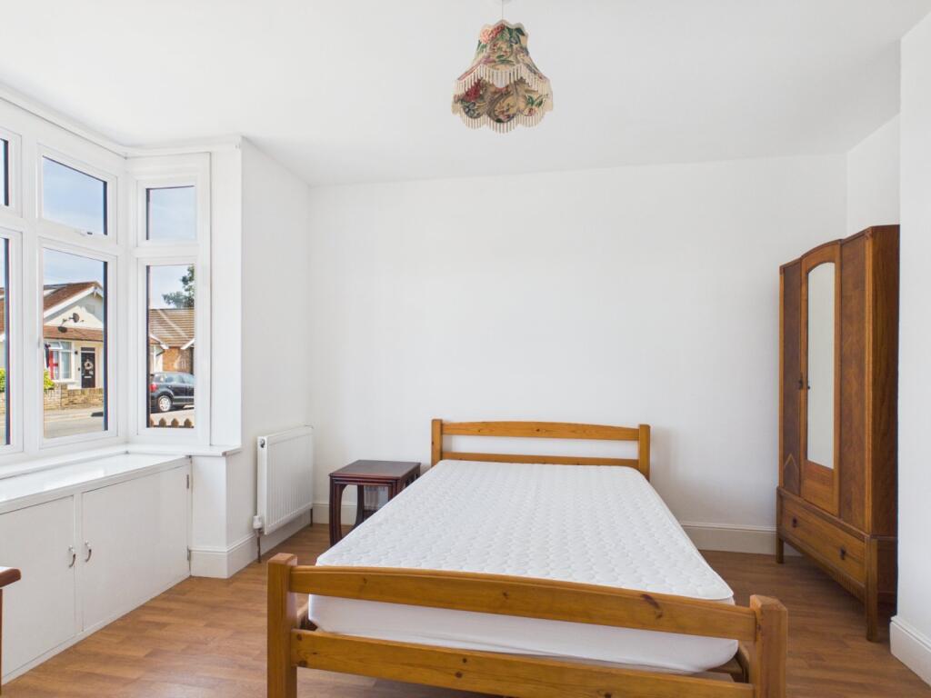 House in Runnymede, Egham Hythe - More