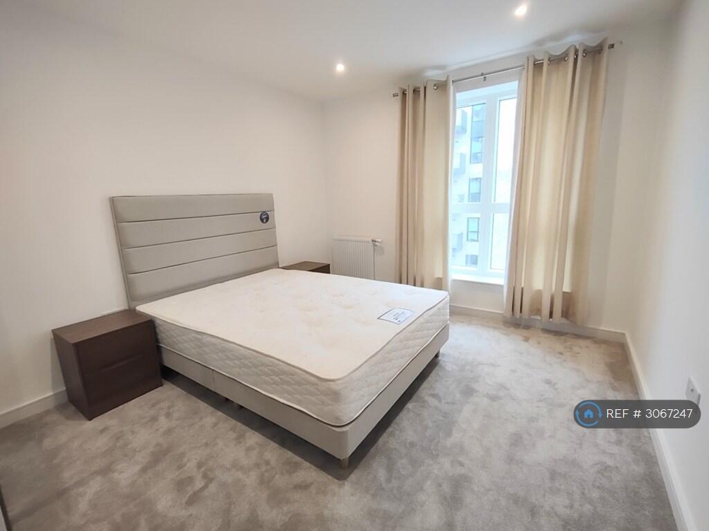 Apartment in Southall - More