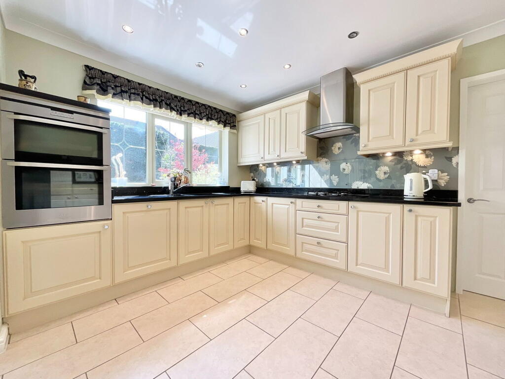 House in Sefton, Liverpool City Region - View 4