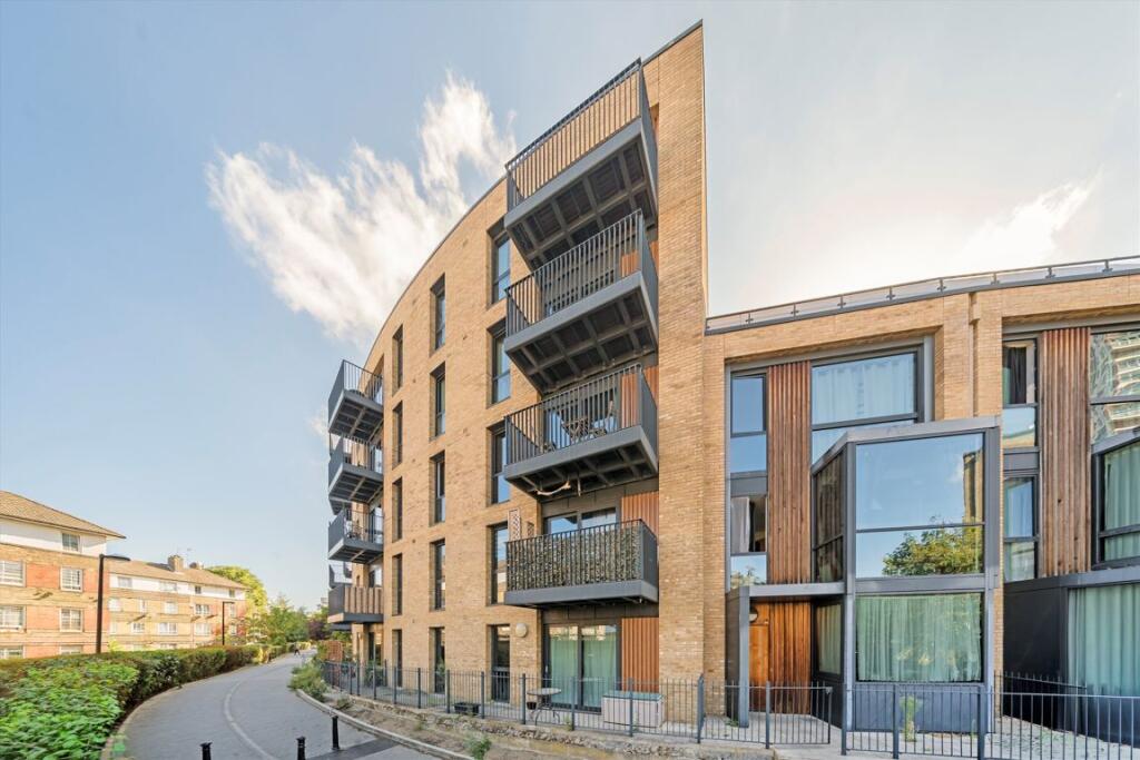 Apartment in London - More