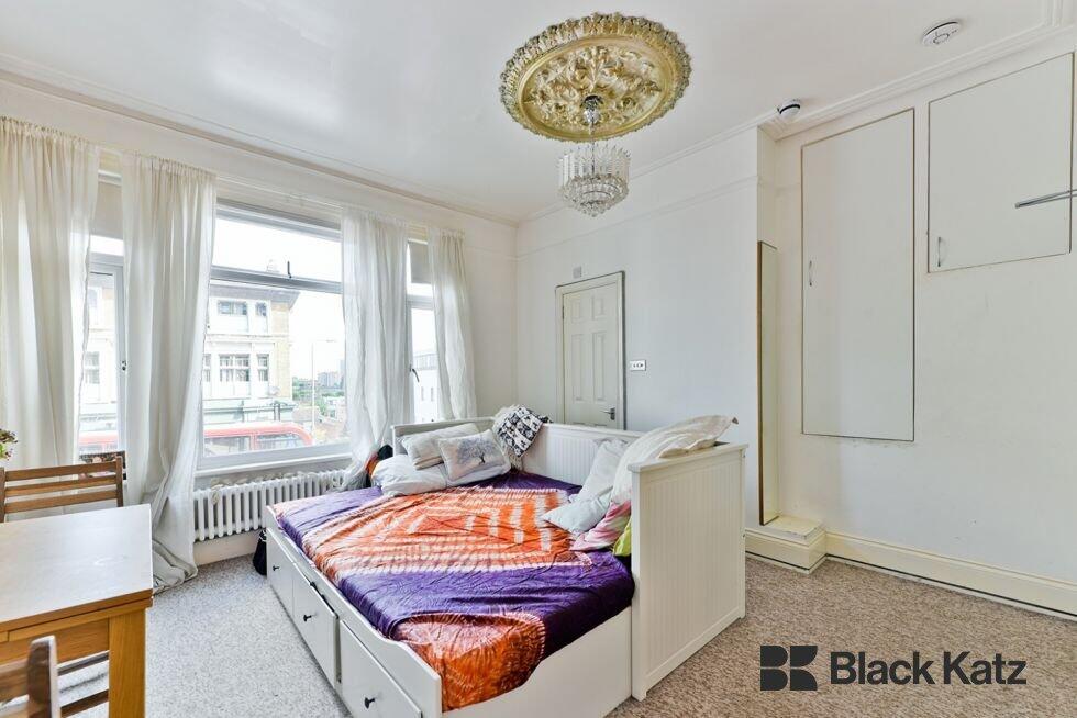 Main image of property: Lavender Hill, Battersea/Clapham SW11
