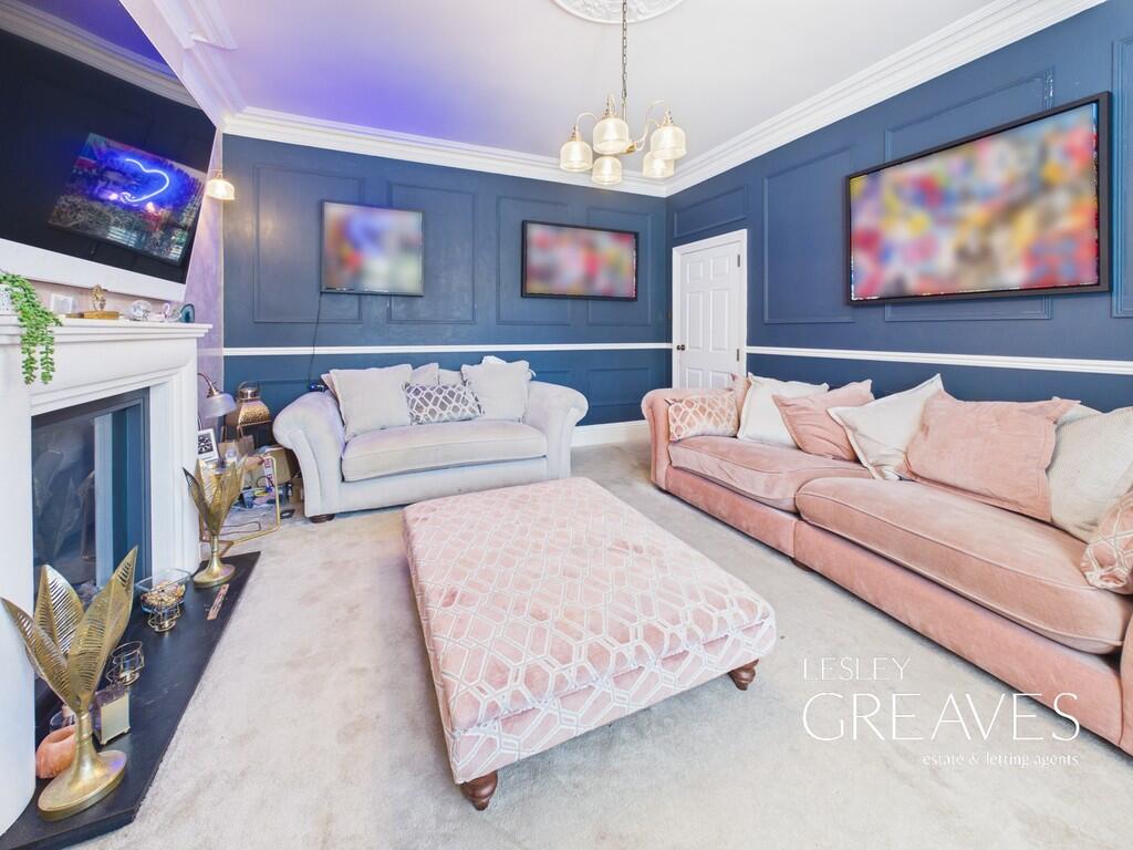 House in Gedling, Nottinghamshire - More