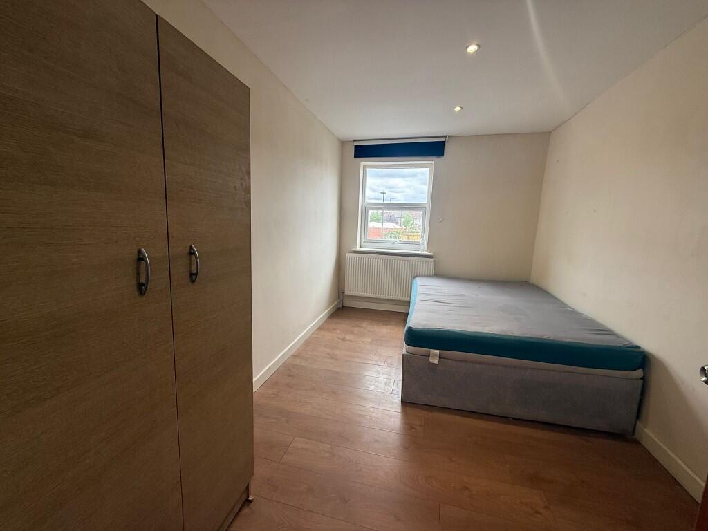 Regina Road, Southall, Middlesex, UB2 - View 5