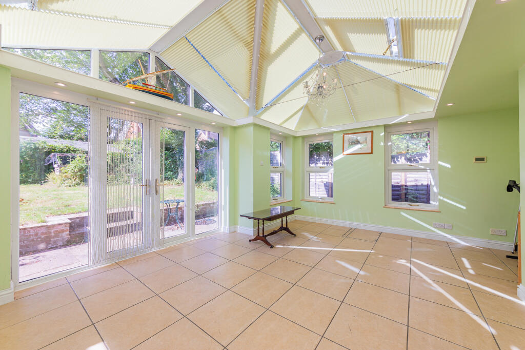 House in Hart, Winchfield - View 5