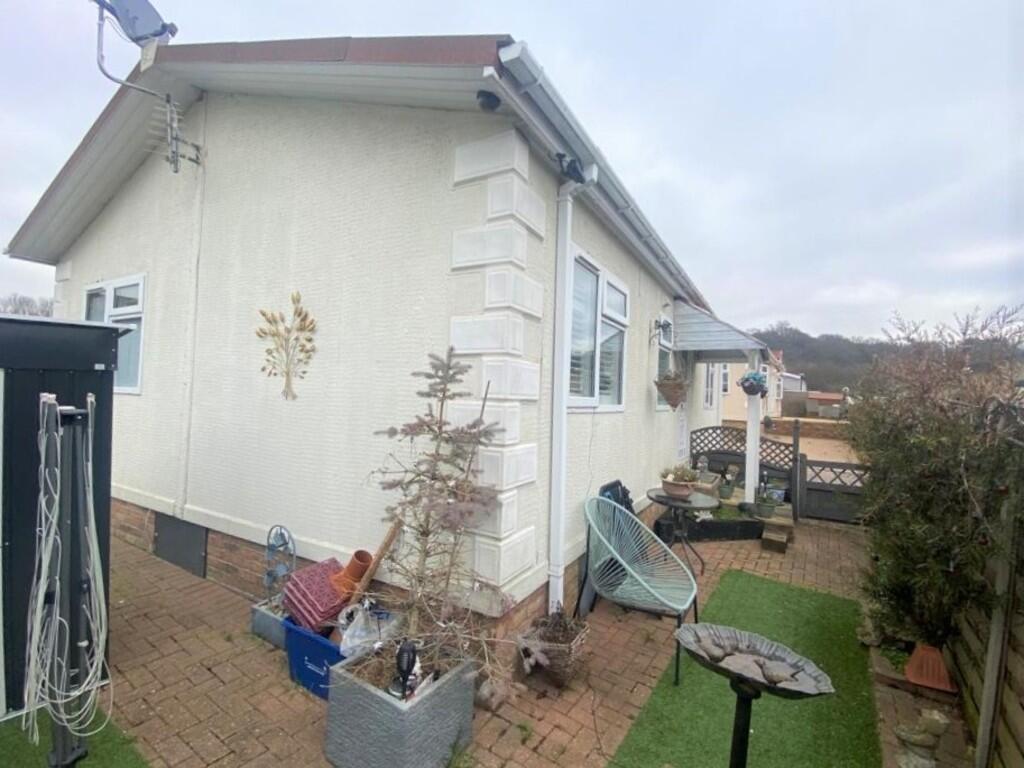 Woodbine Close, Waltham Abbey - More