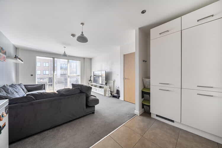 Apartment in Redhill - View 4