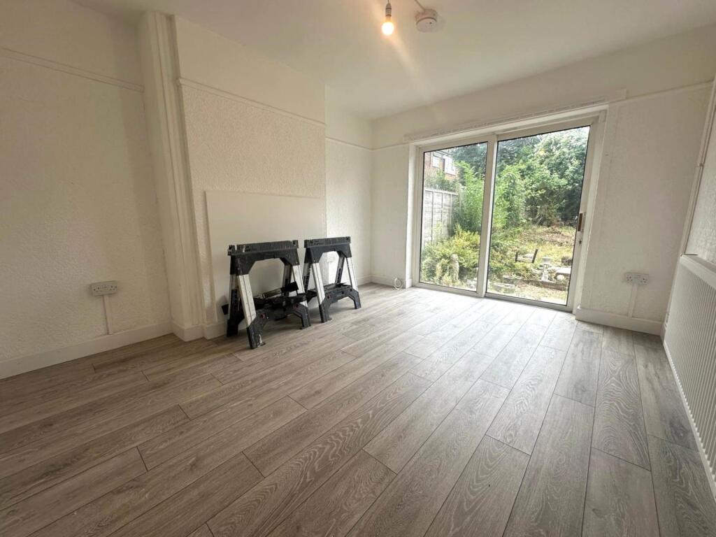 House in Luton - View 5