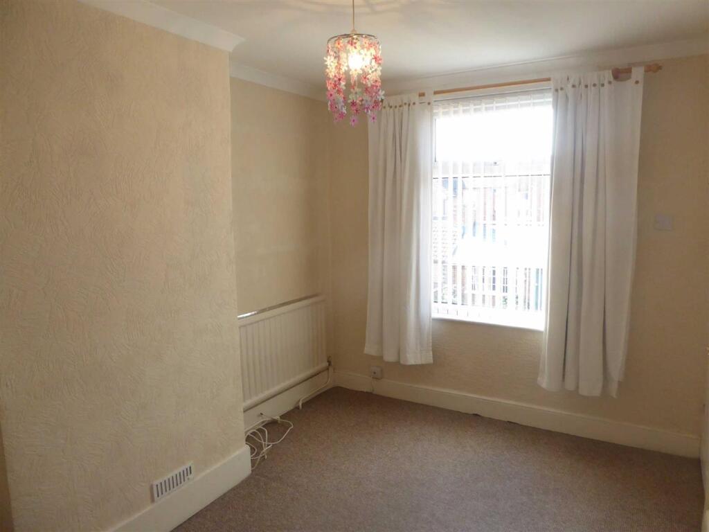House in Kettering, Avondale - More