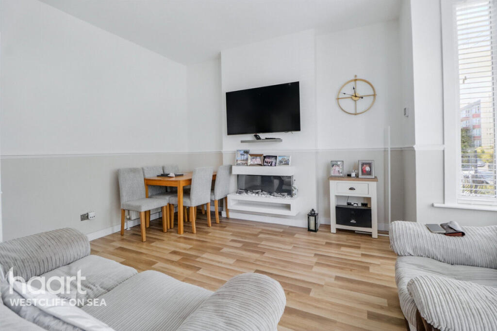 Grosvenor Road, Westcliff-On-Sea photo 4