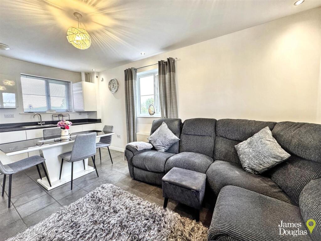 Apartment in Newport, Somerton, Liswerry - View 2