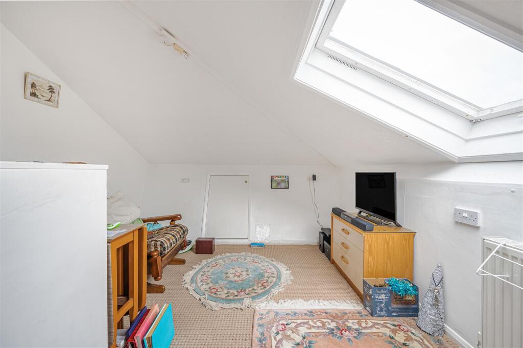 Arundel Road West, Peacehaven photo 4