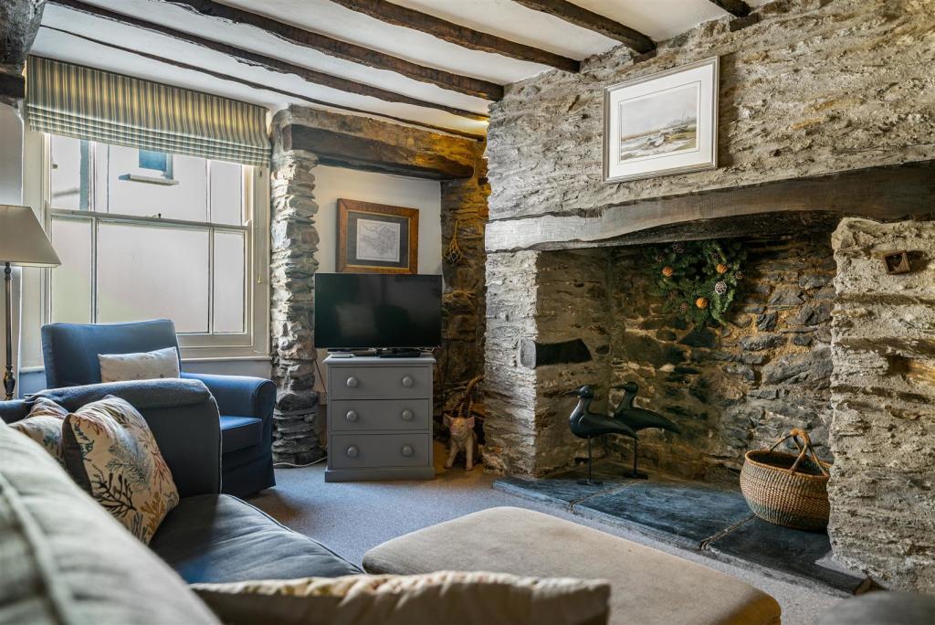 Burrows Cottage, South Street, Braunton, Devon EX33 2AA photo 2