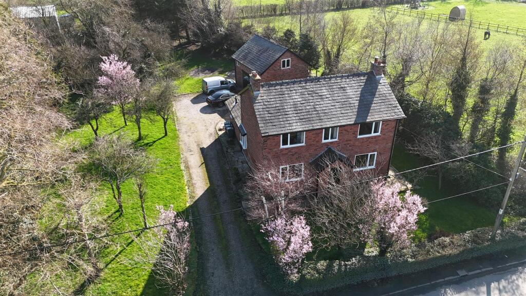 3-bed house on Shore Road, Hesketh Bank, £500,000