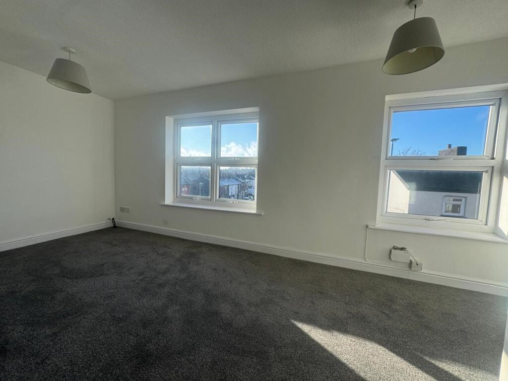Flat 3, Macclesfield, SK10 2DS photo 2