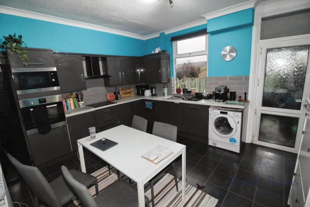 House in Leeds, Howlett Cross - View 3