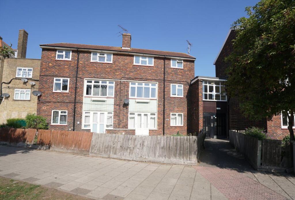 Main image of property: 1 bed flat at Bastable Avenue,