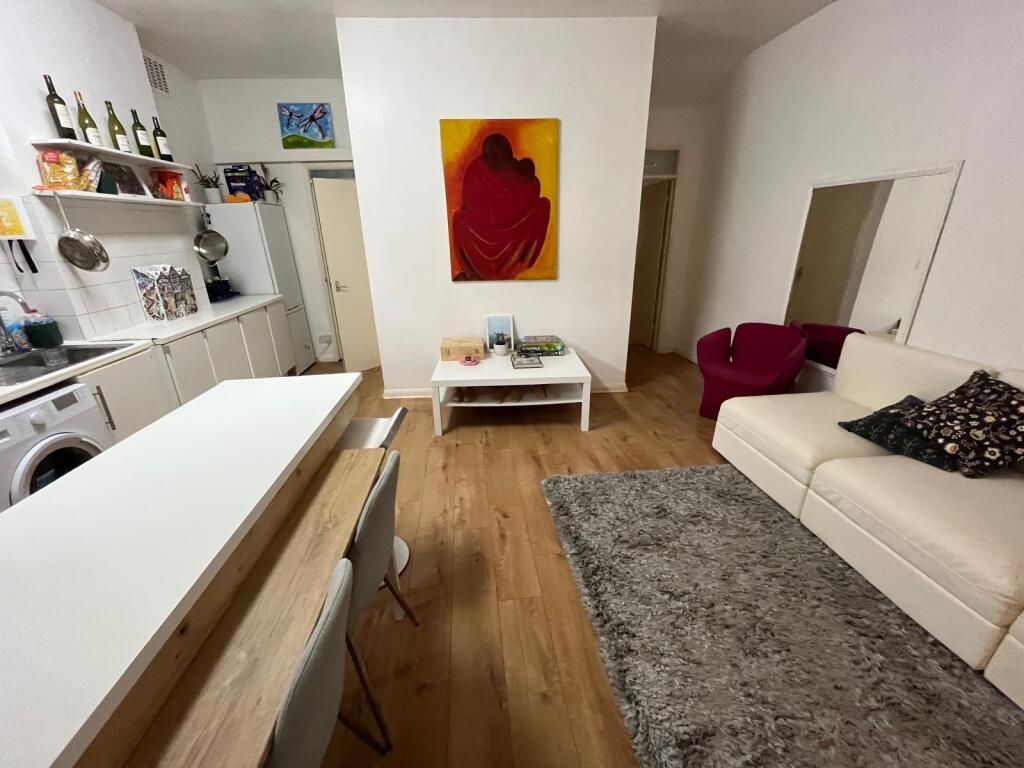 Apartment in London - More