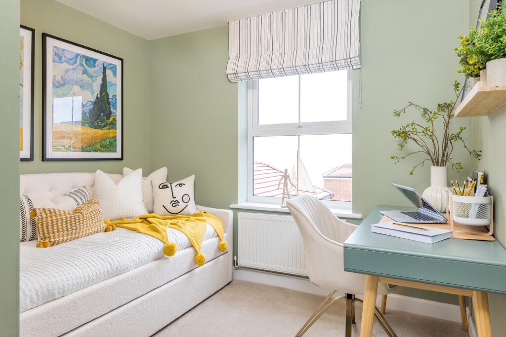Station Road, Hailsham, East Sussex, BN27 2BY - More