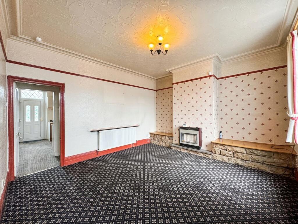 3-bed terraced on Victoria Street, Moldgreen, HD5, £120,000